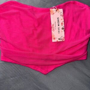 Crop top size M but fits like a S